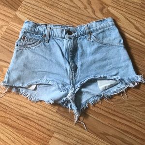 Levi Cutoff Shorts 550